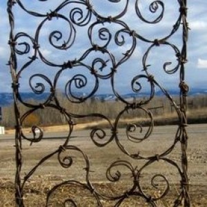 Из чего можно сделать шпалеру для вьющихся растений своими руками